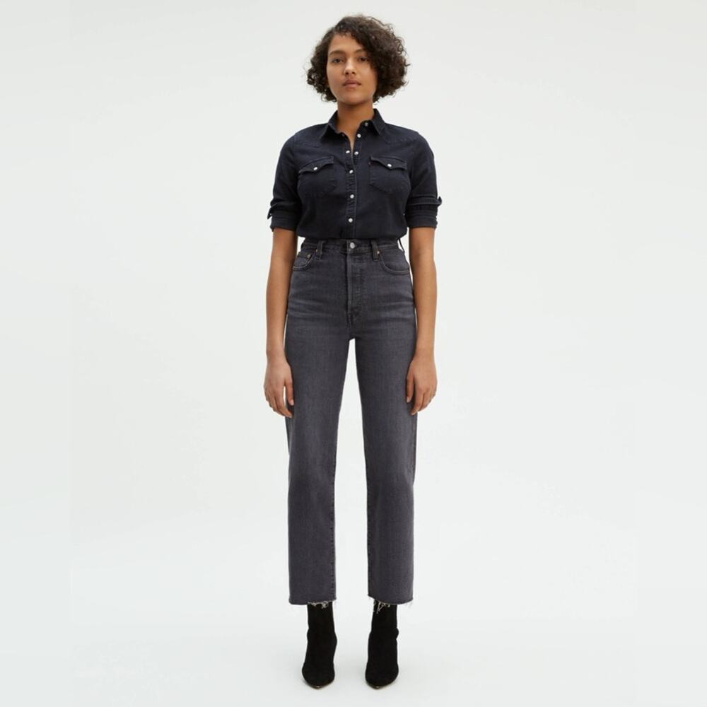 Levi’s Ribcage Straight Button Fly Size 25 Charcoal 26.5” Inseam